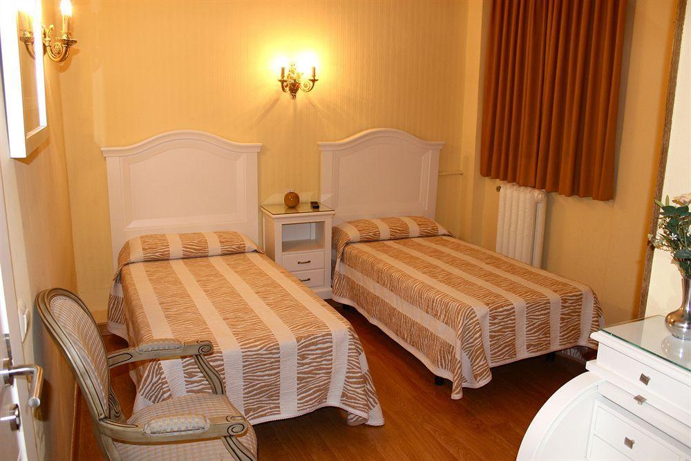 Hostal Montecarlo มาดริด ภายนอก รูปภาพ