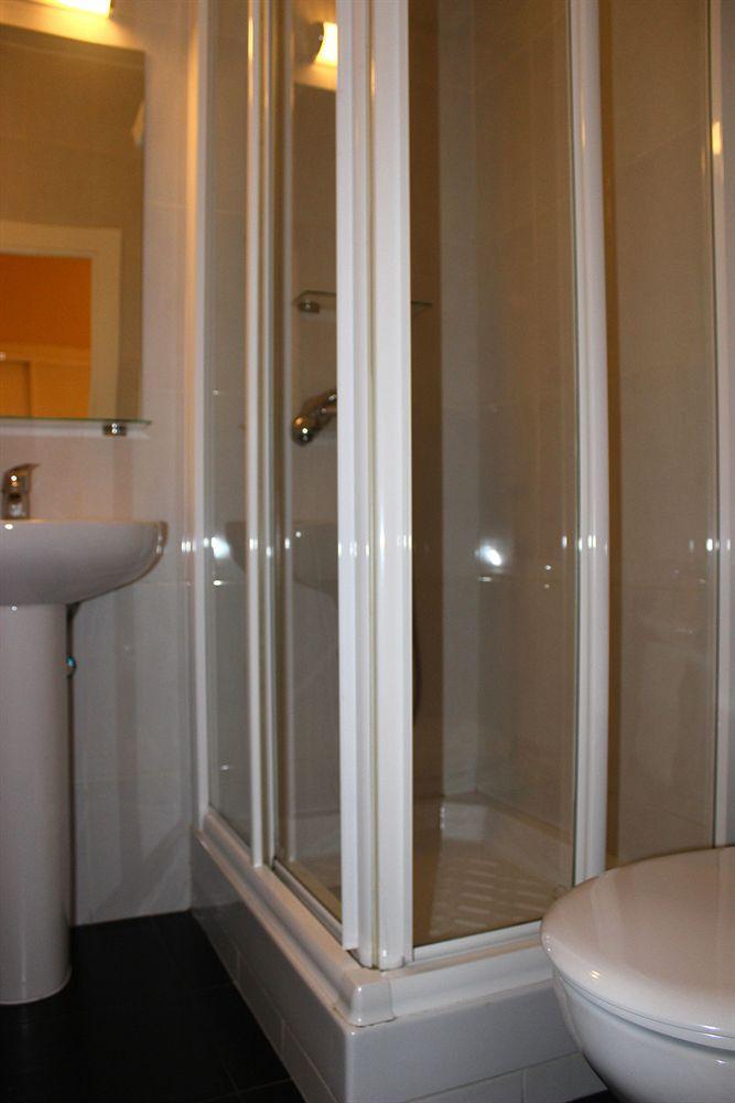 Hostal Montecarlo มาดริด ภายนอก รูปภาพ