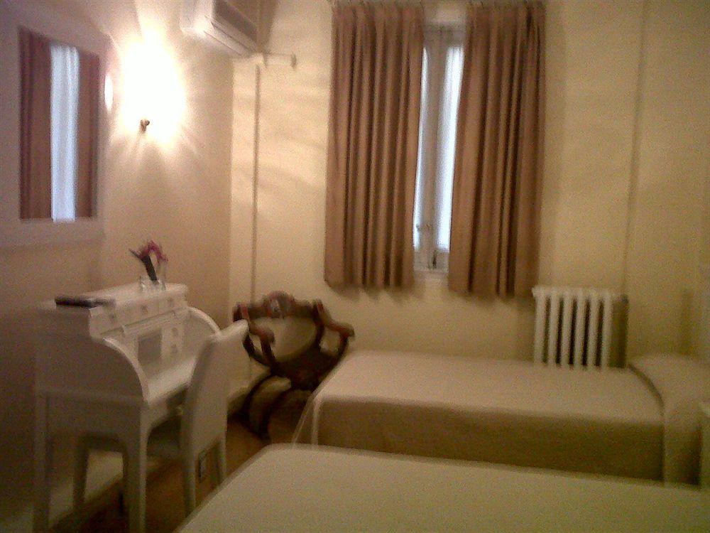 Hostal Montecarlo มาดริด ภายนอก รูปภาพ