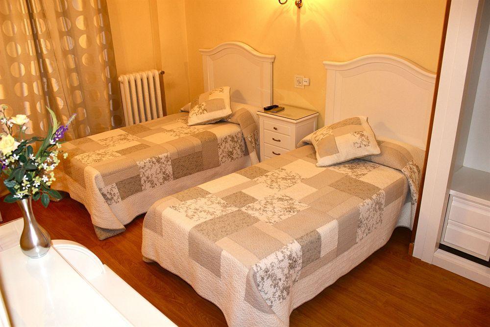 Hostal Montecarlo มาดริด ภายนอก รูปภาพ