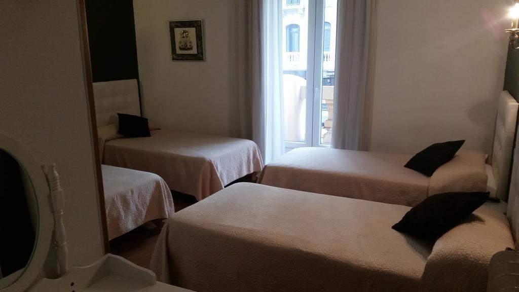 Hostal Montecarlo มาดริด ภายนอก รูปภาพ