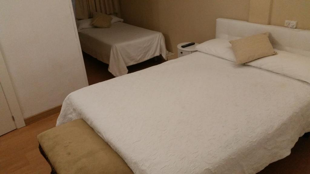 Hostal Montecarlo มาดริด ภายนอก รูปภาพ
