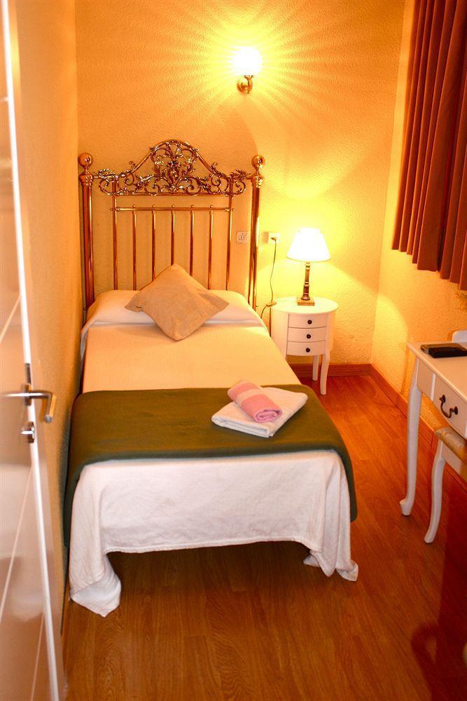 Hostal Montecarlo มาดริด ภายนอก รูปภาพ